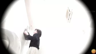 DLEE-504 02 Public toilet voyeur: laser beam pee stream. Powerful urine axis draws various curves