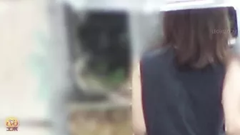 DLEE-526 02 Extra thick female urine axis! Spread your pussy with both hands and pee with great momentum