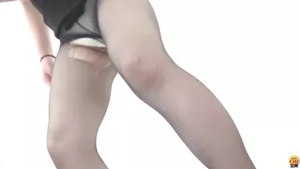 DLEE-529 02 Female teachers rush to the toilet to rip their pantyhose open and urinate