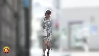 DLEE-536 04 Powerful discharges of piss at close-up ranges. Girl’s toilet urination voyeur