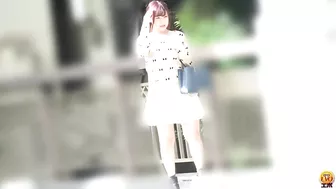 DLEE-449 01 Women won’t risk sitting down on western-style toilet. They are peeing standing up, but unexpected fart came out!