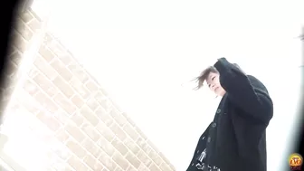 DLEE-449 02 Women won’t risk sitting down on western-style toilet. They are peeing standing up, but unexpected fart came out!