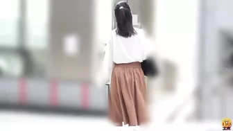 DLEE-449 05 Women won’t risk sitting down on western-style toilet. They are peeing standing up, but unexpected fart came out!