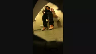 Twitter_Toilet_Shoot