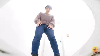 DLEE-561 01 Japanese style toilet voyeur: female urine laser beams striking inside the toilet tank after a little leak in the panties! VOL. 5