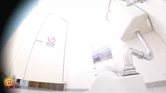 DLEE-561 02 Japanese style toilet voyeur: female urine laser beams striking inside the toilet tank after a little leak in the panties! VOL. 5