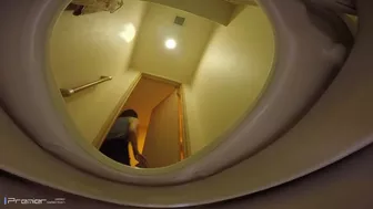 28102940 [Kupaa ... Jet !! 6 shots of holy water over 20 minutes !!] Toilet in the bathroom Mushi-san return vol.28