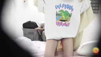 DLEE-591 02 Hidden camera: my sister’s emergency pee! “I can not go to the toilet at night because I am scared!”