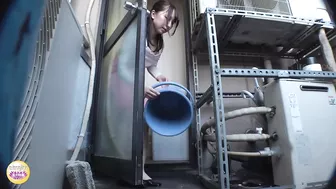 DLSL-535 02 Urinating emergency! OL’s holding pee to the limit then wetting or pissing on the company’s veranda. VOL. 6