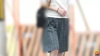 DLEE-611 01 Spy camera in the japanese style toilet: schoolgirls peeing like hydraulic cutter. VOL. 2