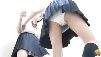 DLEE-640 02 Toilet voyeur: schoolgirls fighting for the turn to pee first! VOL. 3