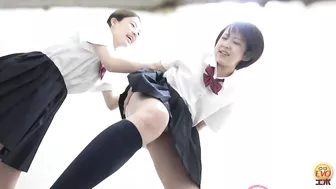 DLEE-640 02 Toilet voyeur: schoolgirls fighting for the turn to pee first! VOL. 3