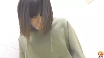 DLEE-657 01 Public toilet panty shift failure!? Various girls run to the toilet and peeing standing up