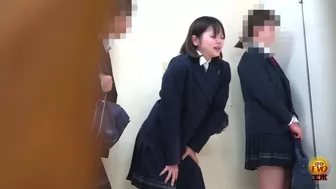 DLEE-706 01 Pee emergency by schoolgirls in line in front of the toilet, LoveWetting, PissRIP