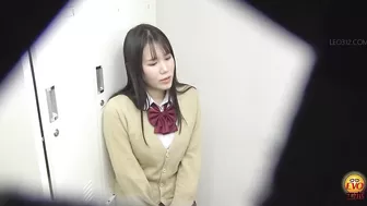 DLEE-660 04 Japanese-style toilet hidden camera: high school girls with powerful pee streams. VOL. 3