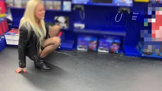 Devil Sophie - Dreister Public piss - Forbidden piss on the game console in the electronics business, IFeelMyself, PissRIP Devil Sophie - Dreister Public piss - Forbidden piss on the game console in the electronics business, IFeelMyself, PissRIP