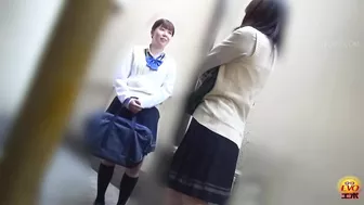 DLEE-687 05 Hidden footage: friendship collapse over the toilet! Schoolgirls big fight for the turn to pee
