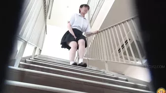 DLEE-736 04 Twisting lower bodies and spreading urine stains. Schoolgirls wetting school’s swimsuits