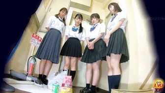 DLEE-743 03 Hidden camera caught group of female student peeing in a single bottle