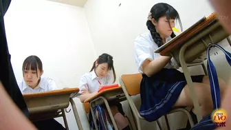 DLEE-743 05 Hidden camera caught group of female student peeing in a single bottle