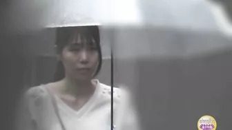 DLSL-590 05 Girls with a strong urge to urinate and toilet door that doesn’t close. What will they do?