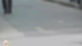 DLSL-590 05 Girls with a strong urge to urinate and toilet door that doesn’t close. What will they do?