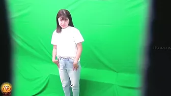 DLEE-744 02 Hidden camera: jeans models photo session. Wetting from mixed diuretic drinks