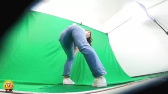 DLEE-744 03 Hidden camera: jeans models photo session. Wetting from mixed diuretic drinks