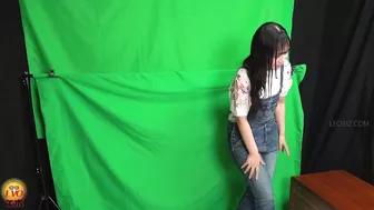 DLEE-744 03 Hidden camera: jeans models photo session. Wetting from mixed diuretic drinks