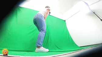 DLEE-744 03 Hidden camera: jeans models photo session. Wetting from mixed diuretic drinks