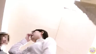 DLSL-602 03 Female student with the urge to urinate, had to peeing in males staff toilet