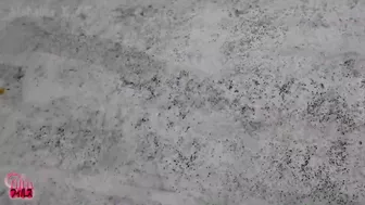 DLFF-227 02 Dynamic pee streams flying under the blue sky