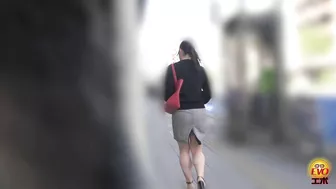 DLEE-746 05 Public toilet hidden camera: women jumping inside the toilet and popping the cork of urine champagne