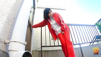 DLEE-747 02 Schoolgirls wetting themselves in front of the occupied toilet.