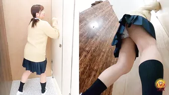 DLEE-747 02 Schoolgirls wetting themselves in front of the occupied toilet.