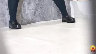 DLEE-747 03 Schoolgirls wetting themselves in front of the occupied toilet.