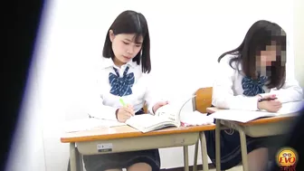 DLEE-747 04 Schoolgirls wetting themselves in front of the occupied toilet.