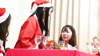 DLSL-604 02 Girls only christmas pee party.