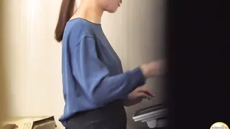 DLSL-603 01 Urinating emergency! Again! OL’s holding pee to the limit then wetting or pissing on the company’s veranda. VOL 7