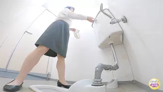 DLSL-603 02 Urinating emergency! Again! OL’s holding pee to the limit then wetting or pissing on the company’s veranda. VOL 7