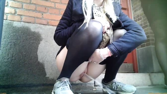 Huge Piss Streams 0002