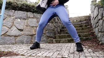 Sereyna Gomez - Wetting Scene