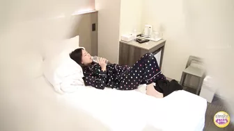 DLSL-594 06 Explosive urination scenes of women who find pleasure in the urge to urinate. (Aphrodisiac mixed drinks)