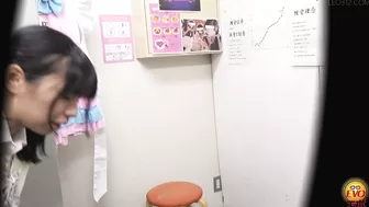 DLEE-752 03 Pee desperation during part-time job interview. Shameful wetting