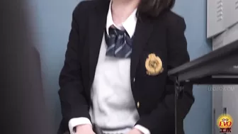 DLEE-752 03 Pee desperation during part-time job interview. Shameful wetting