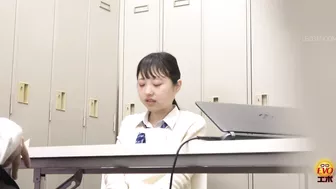 DLEE-752 04 Pee desperation during part-time job interview. Shameful wetting