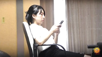 DLEE-737 03 Mis-delivered adult goods from online shop. First time incontinence masturbation.