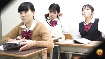 DLEE-764 04 Hidden camera inside high school. Girls line up and pee.