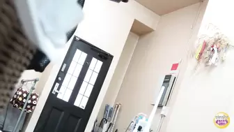 DLSL-618 03 Company’s toilet urination on the verge of leaking.