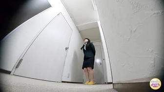 DLSL-618 05 Company’s toilet urination on the verge of leaking.